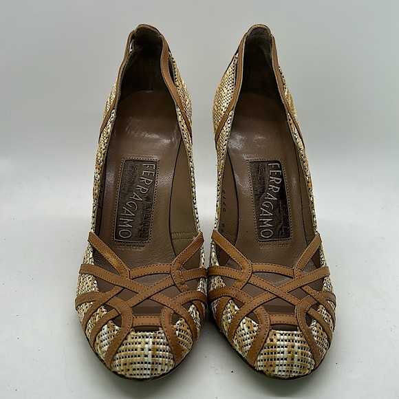 Salvatore Ferragamo Vtg Philippa Tan/Cream High Heels Shoes **Size 5.5** 🔥🔥 - Picture 2 of 10